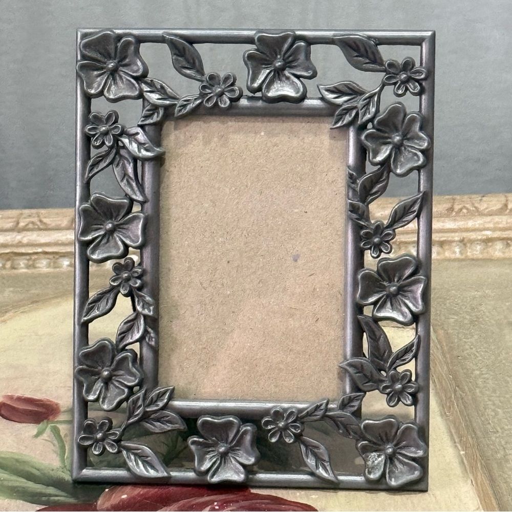 Small Floral Open Metalwork Photo Frame 2x3